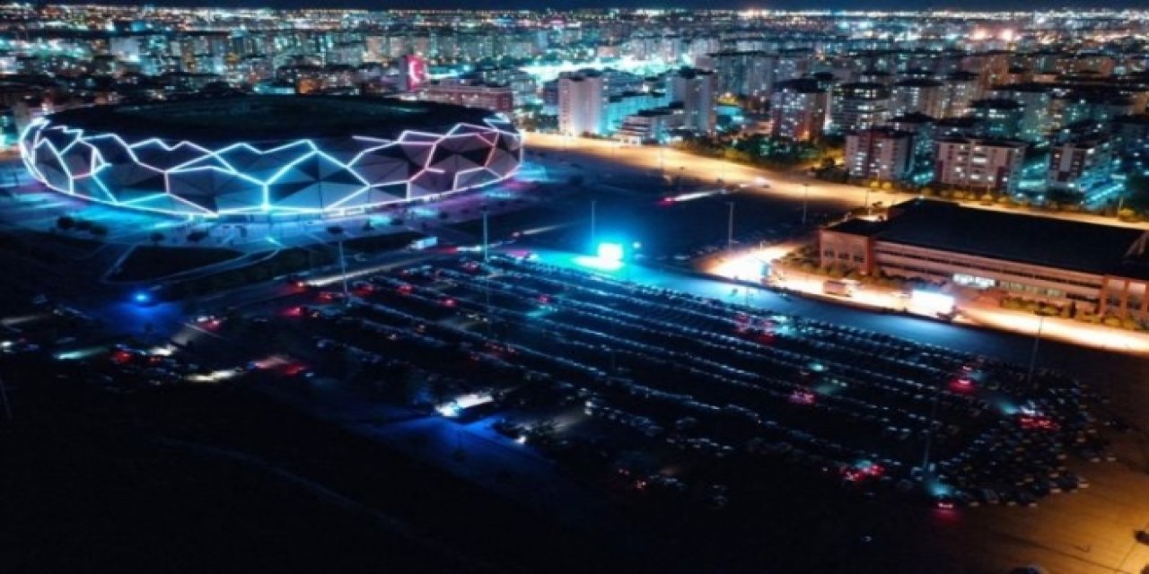 Konya Arabalı Sinemayı Çok Sevdi