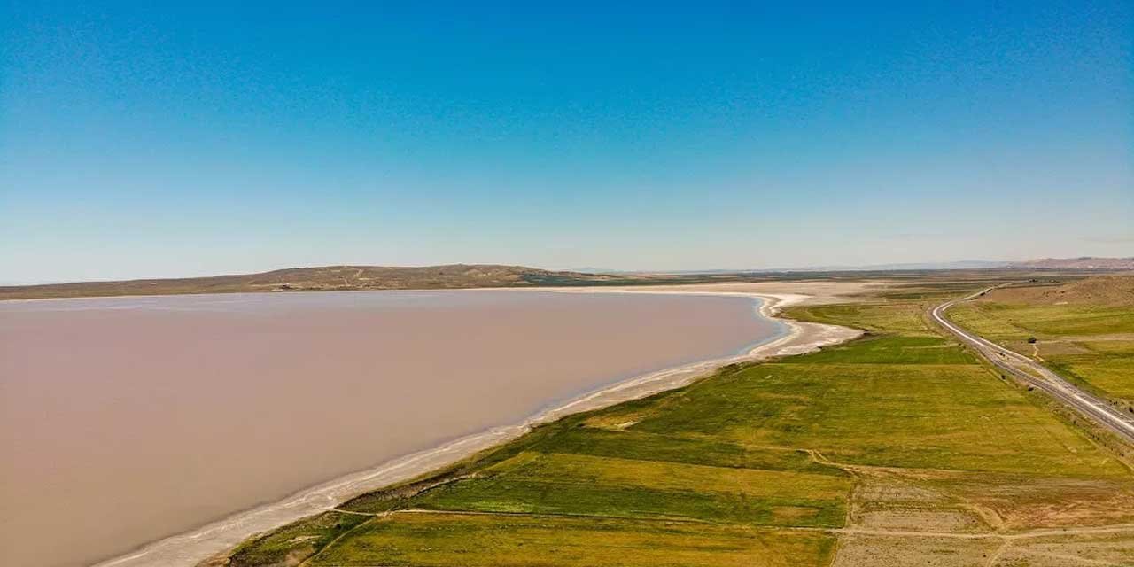 Tuz Gölünün Rengi Değişti, Pembe Renge Dönüştü
