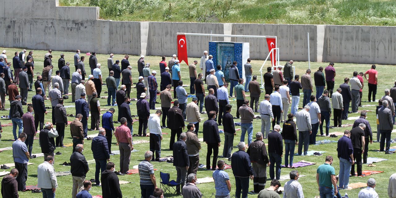 Beyşehir'de Salgın Sonrası İlk Cuma Kılındı
