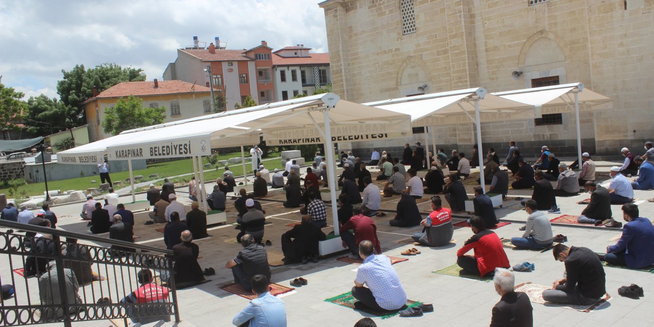 Konya'nın İlçelerinde İlk Cuma Kılındı