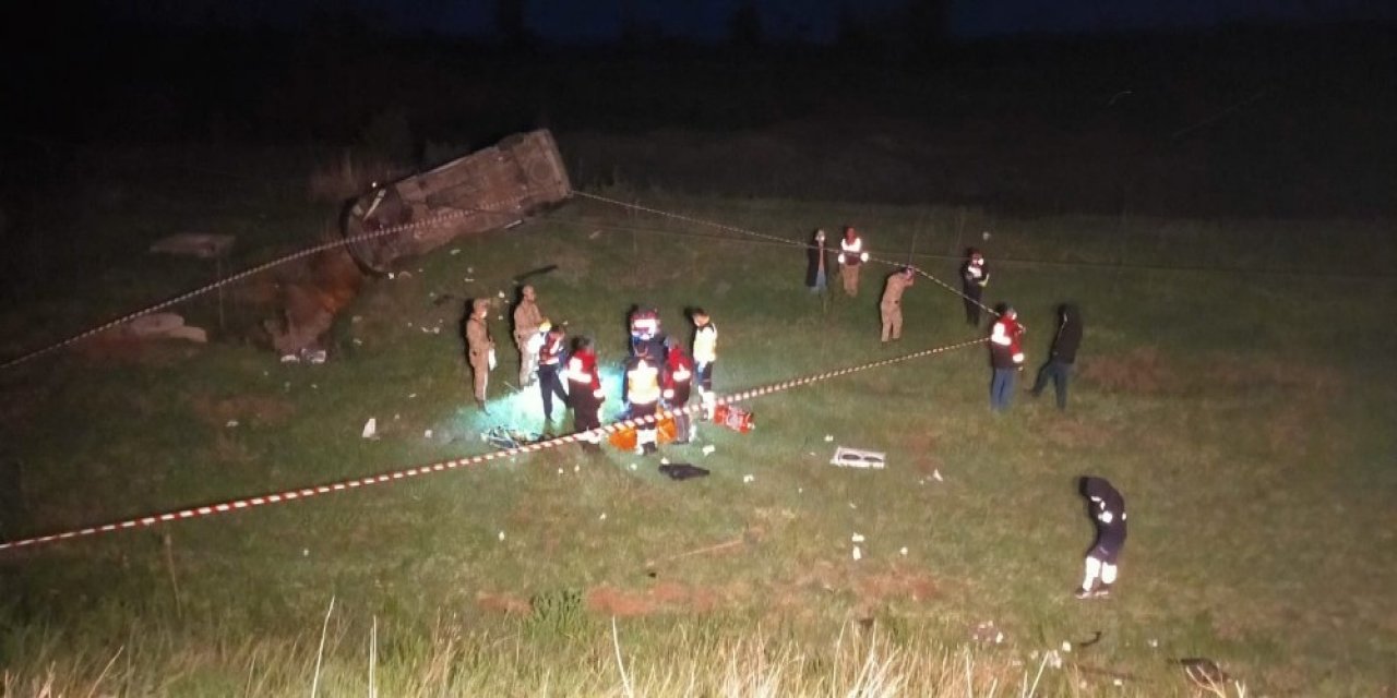 Cenaze aracı takla attı! Şoför öldü 1 kişi yaralandı