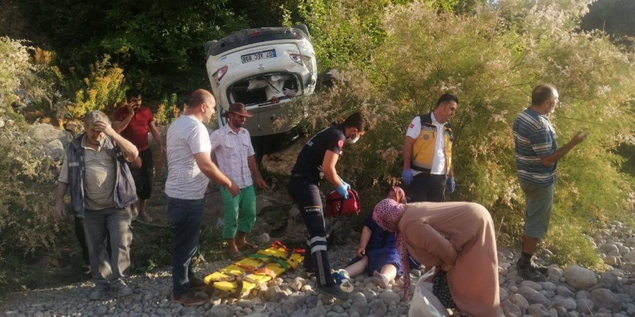 Antalya'da feci kaza! Yolcular araçtan fırladılar
