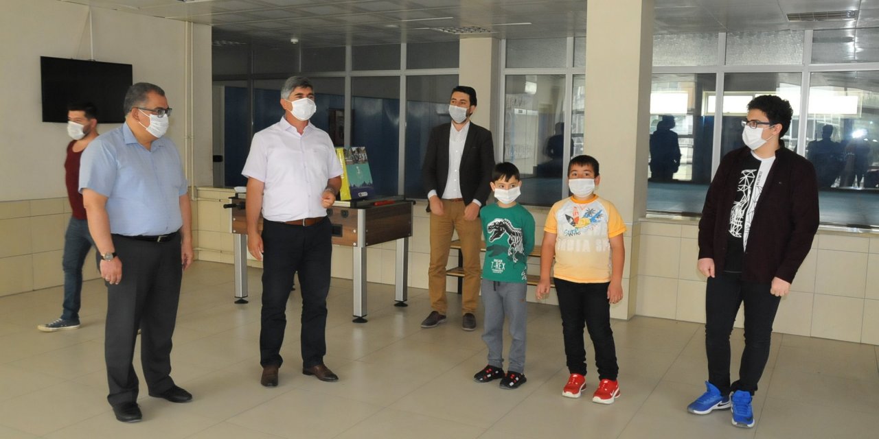 Akşehir'de Online Satranç Turnuvasını Kazanalar Ödüllerini Aldı