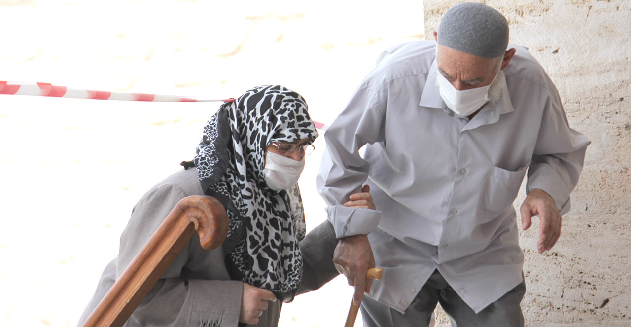 Büyükler sokağa çıktı! Şehirler güzelleşti