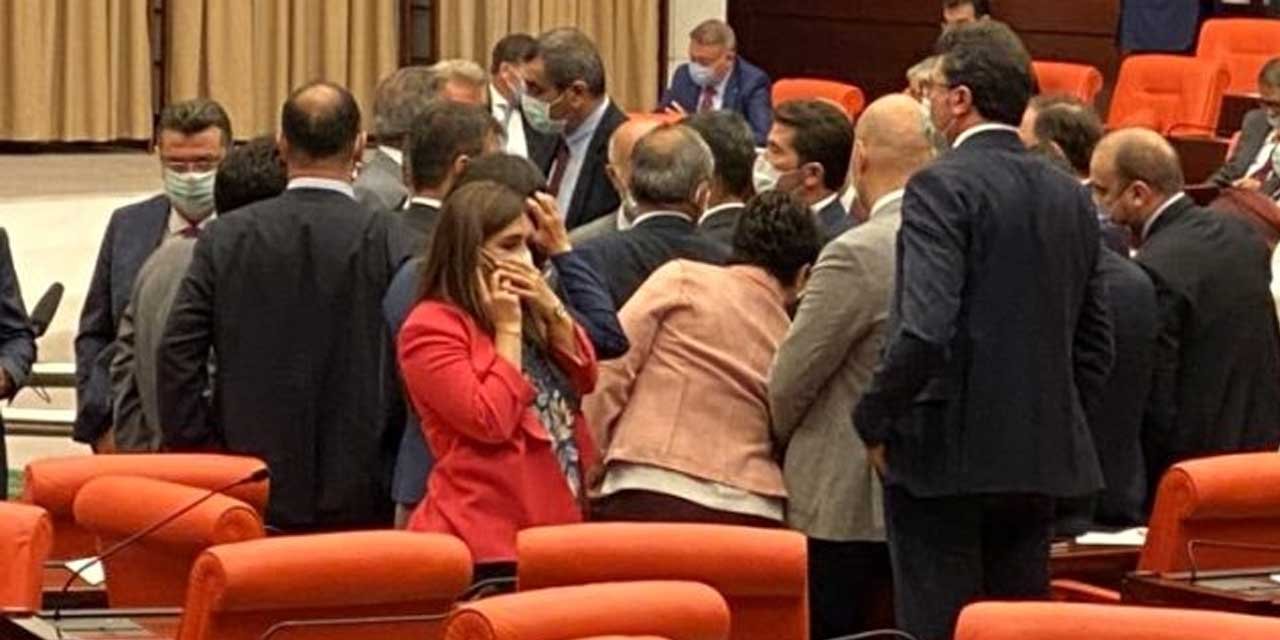 Meclis'te yumruklu kavga çıktı!