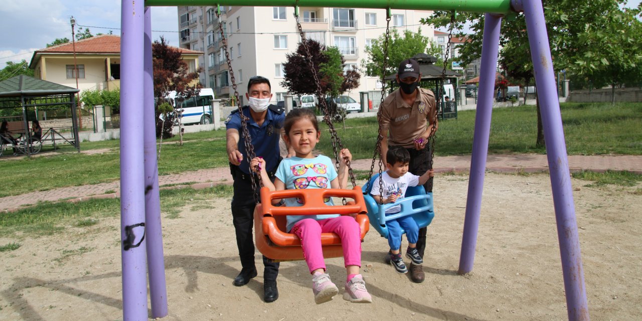 Kırşehir'de Bekçilerden Çocuklara Sürpriz