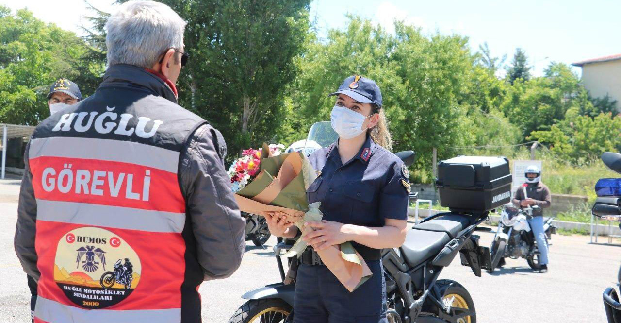 Konya'da motosiklet sevdalılarından jandarmaya jest