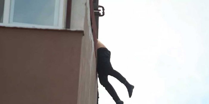 İntihar etmek için çıktı! Polis ikna için gittiğinde arandığını öğrendi