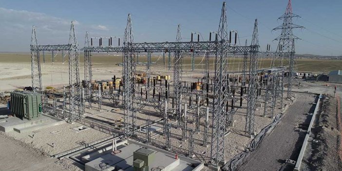 140 kişi Türkiye'nin en büyük güneş enerjisi elektrik santralini Konya'ya kurmak için gece gündüz çalışıyor
