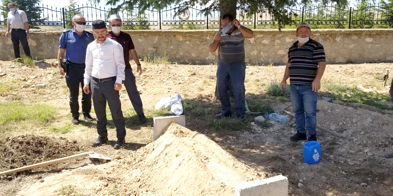 Konya’da bulunan gizemli çocuk cesedi defnedildi