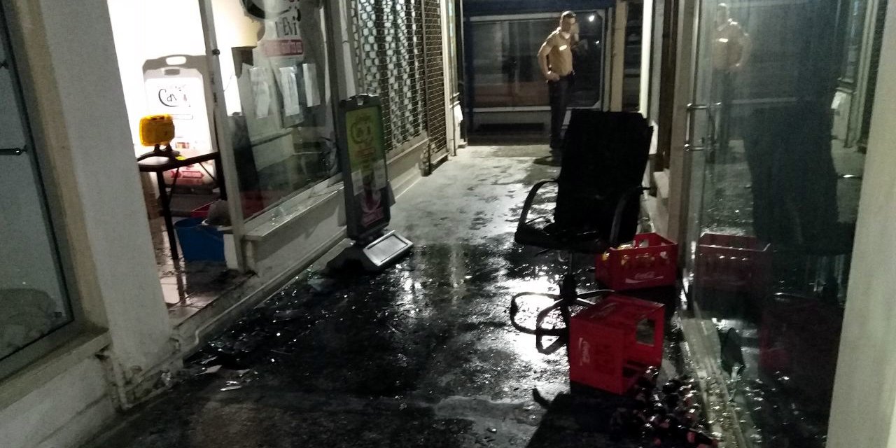 Boşanmak istemeyen kadın kocasının iş yerini ateşe verdi