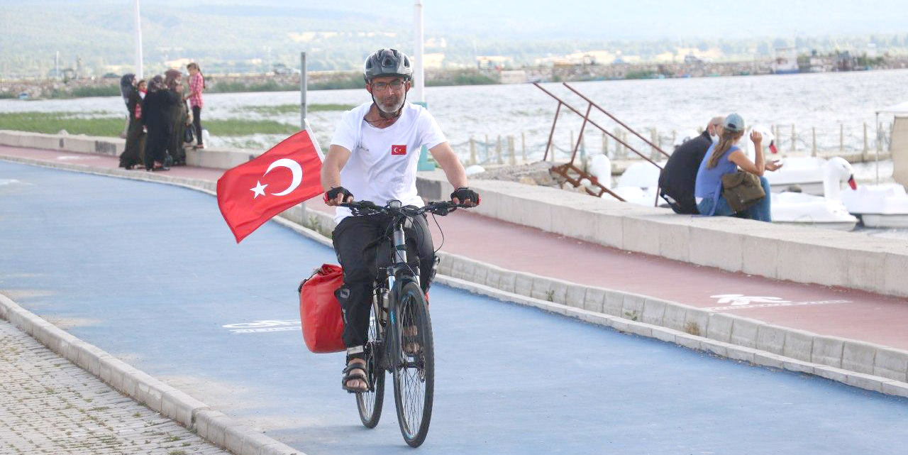Vefalı seyyar satıcı İzmir'den Konya'ya 8 günde geldi!