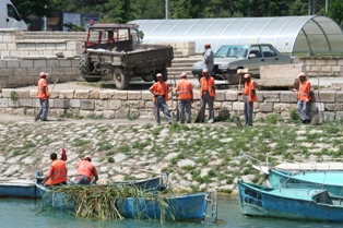Beyşehir Gölü'nde ot temizliği yapıldı