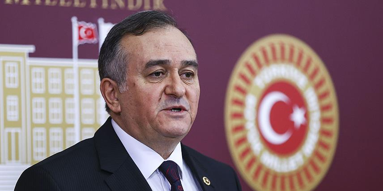 Yassıada'da hukuka deli gömleği giydirildi