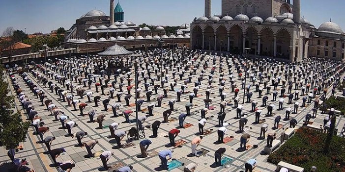 Camiler tüm vakitlerde ibadete açık