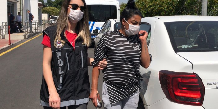 Adana'da Polisleri Görünce Uyuşturucuyu Gidere Döktü