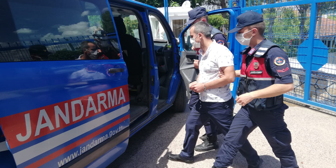 Savcı kılığına giren dolandırıcı ceza evinden çıktıktan sonra beşinci kez yakalandı!