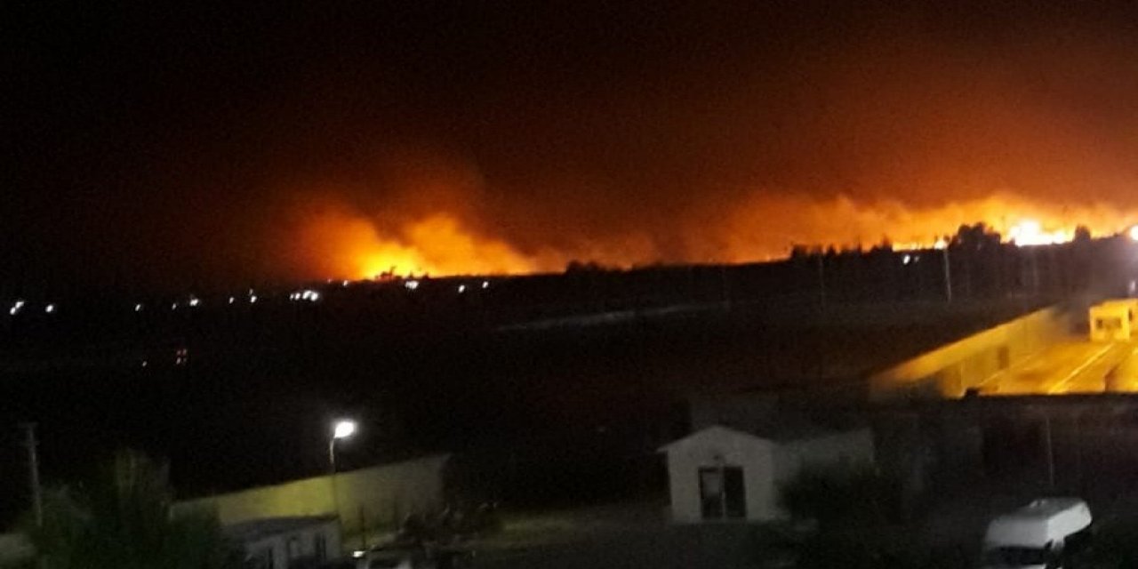 Telabyad'daki yangın Akçakale'yi aydınlattı