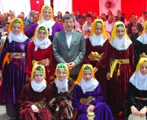 Davutoğlu, memleketi Taşkent'te