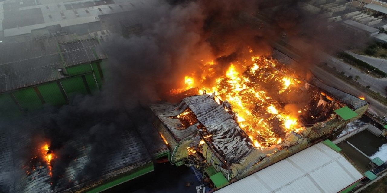 Alev alev yanan nişasta fabrikasında canhıraş çalışma! Kontrol altına alınamadı