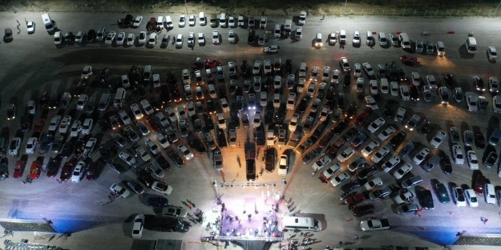 Nevşehir'de Arabalı Sinemanın Ardından Arabalı Konser Düzenlendi