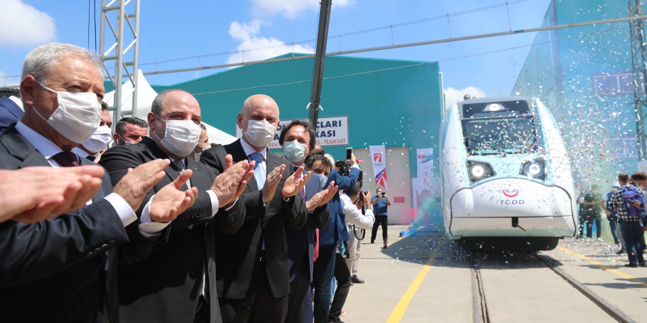 Milli elektrikli tren testte! Türkiye raylı sistem aracı üretiminde merkez olacak