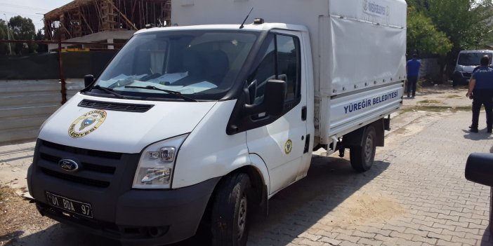 Adana'da yardım kolilerini taşıyan kamyoneti çaldılar