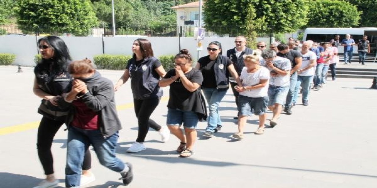 Eşleriyle sorunları olan kadınları dolandırmıştı! Mafyayı bahane etti
