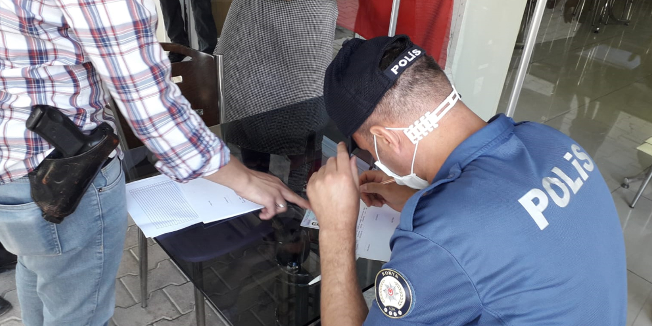 Konya'da maskesiz pazara gidenler fotoğrafla kayıt altına alındı! 19 kişiye ceza kesildi
