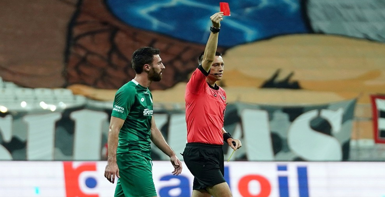 Zorbay Küçük Beşiktaş-Konyaspor maçında sakatlandı! 6 ay maç yönetemeyecek