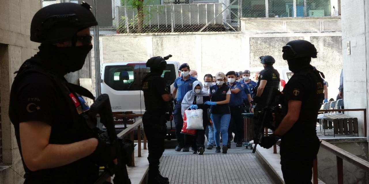 FETÖ'yle bağlantılı 14 eski öğretmen ve 1 ebe adliyede!