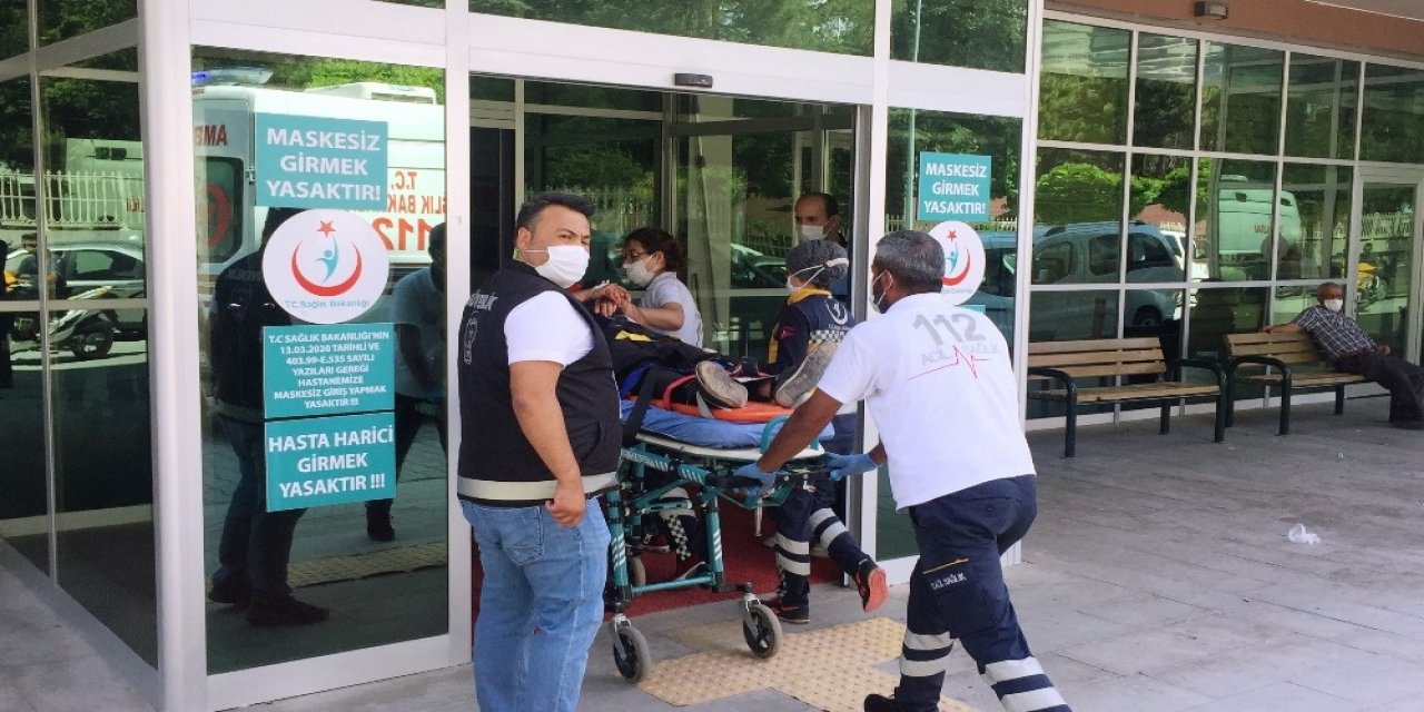 Konya'da otomobil biçerdöverle çarpıştı! Aynı aileden 3 kişi yaralandı