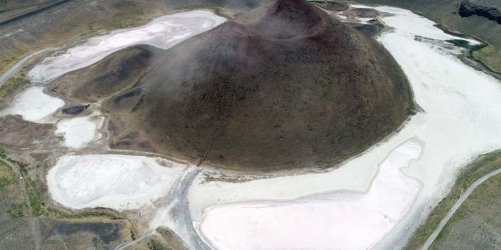 Meke Gölü'nde sular buharlaştı