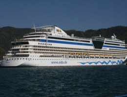 Lüks yolcu gemisi Marmaris'te