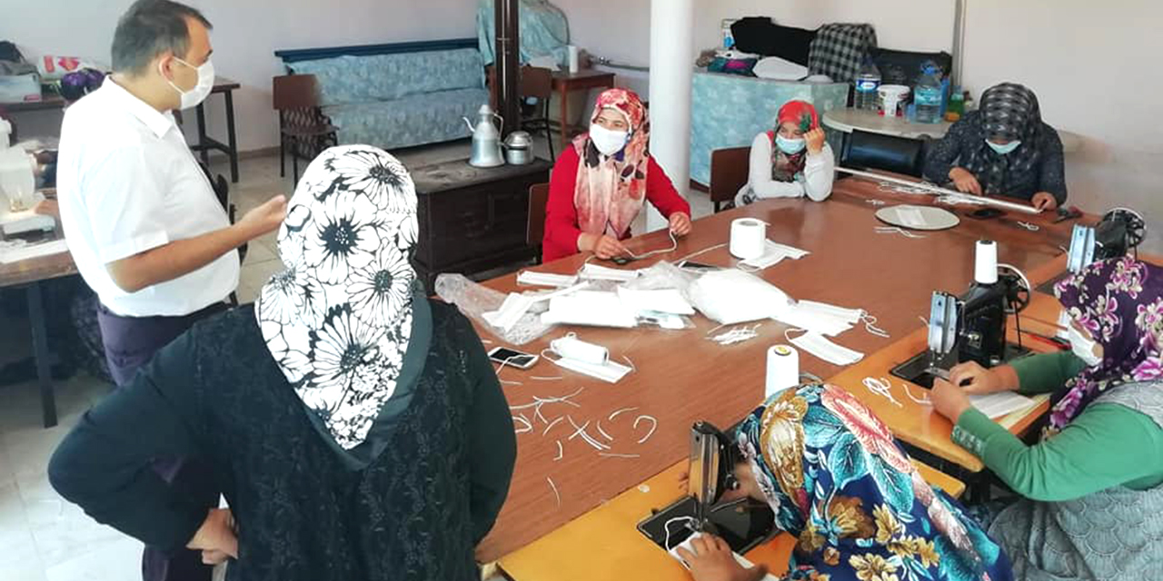 Derebucaklı hanımlar milli bir seferberlik ruhuyla maske üretiyor