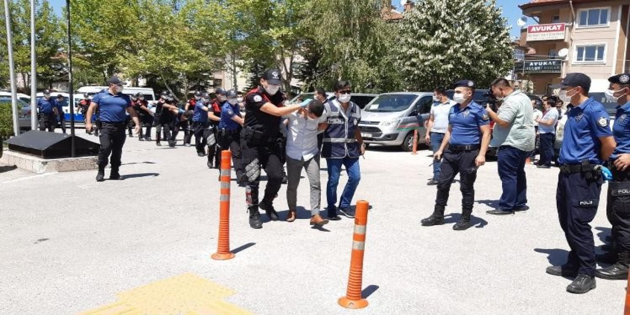 Düğünde sandalyelerle polislere saldıran 6 kişiden 5’i cezaevine girdi
