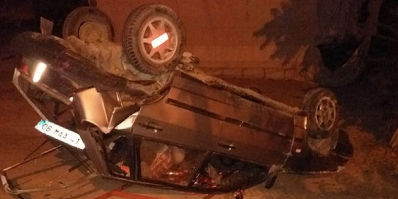 Konya'da otomobil çarpmanın etkisiyle iş yerinin bahçesine girdi