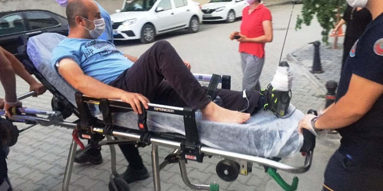 Ayağına Saplanan Cismi Görünce Sağlık Ekiplerini Aradı