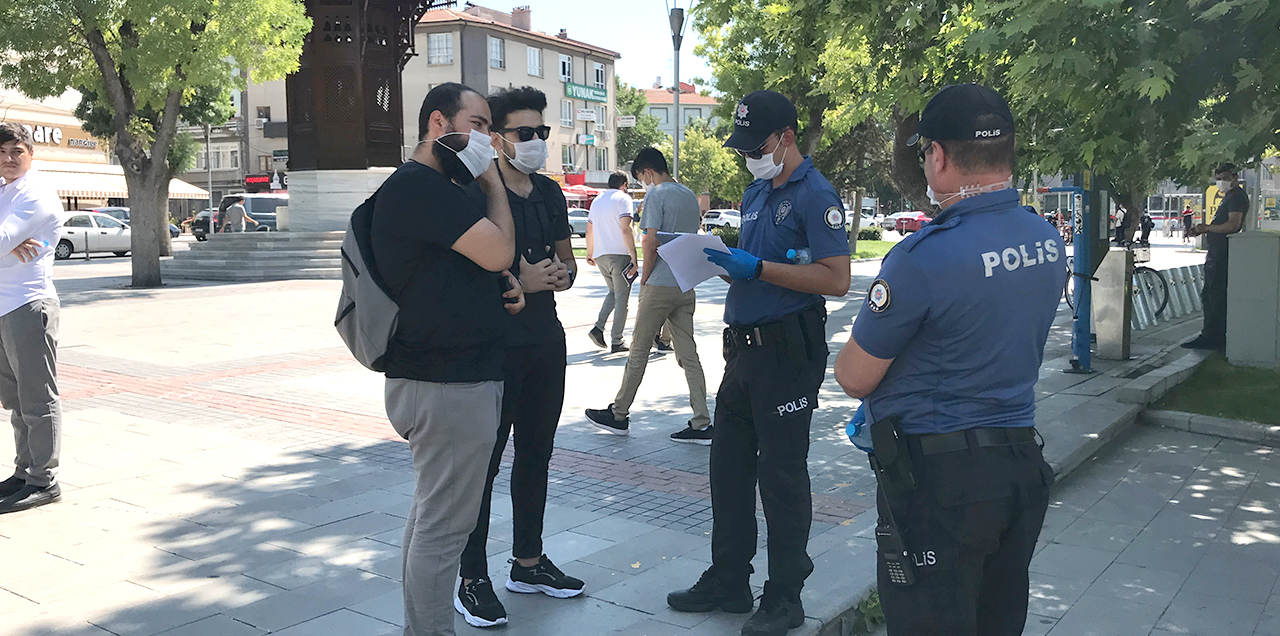 Konya polisi denetimi artırdı! Maskeler çeneden yukarıya çıktı