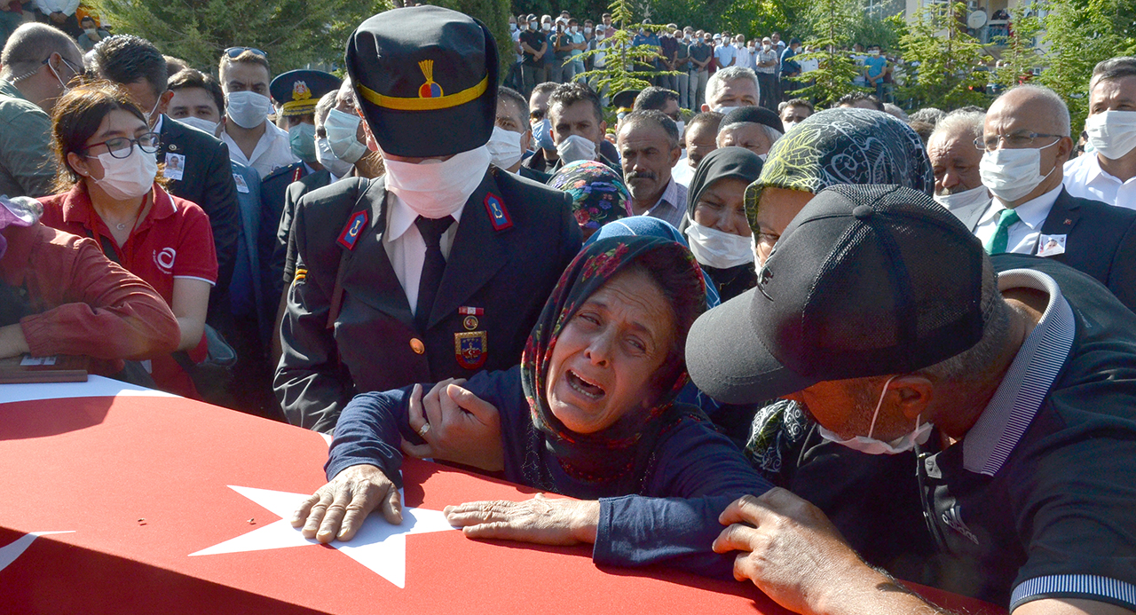 Karaman şehidini uğurladı