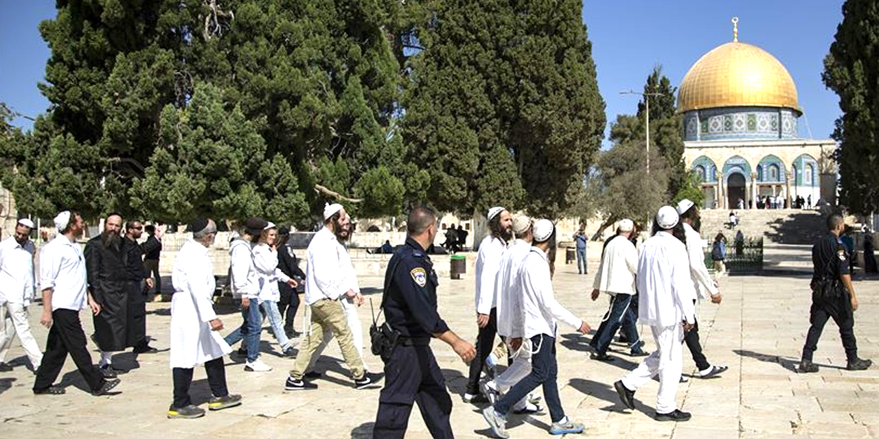 Fanatik Yahudiler Mescid-i Aksa'yı bastı! İsrail polisi onları korudu