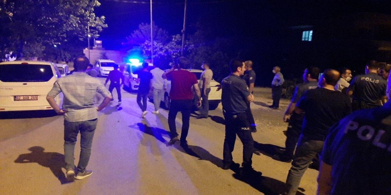 Akrabaların cami yanındaki kavgasını polis ayırdı