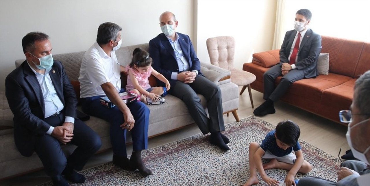 Soylu 15 Temmuz şehidi ikizlerin ailesini unutmadı