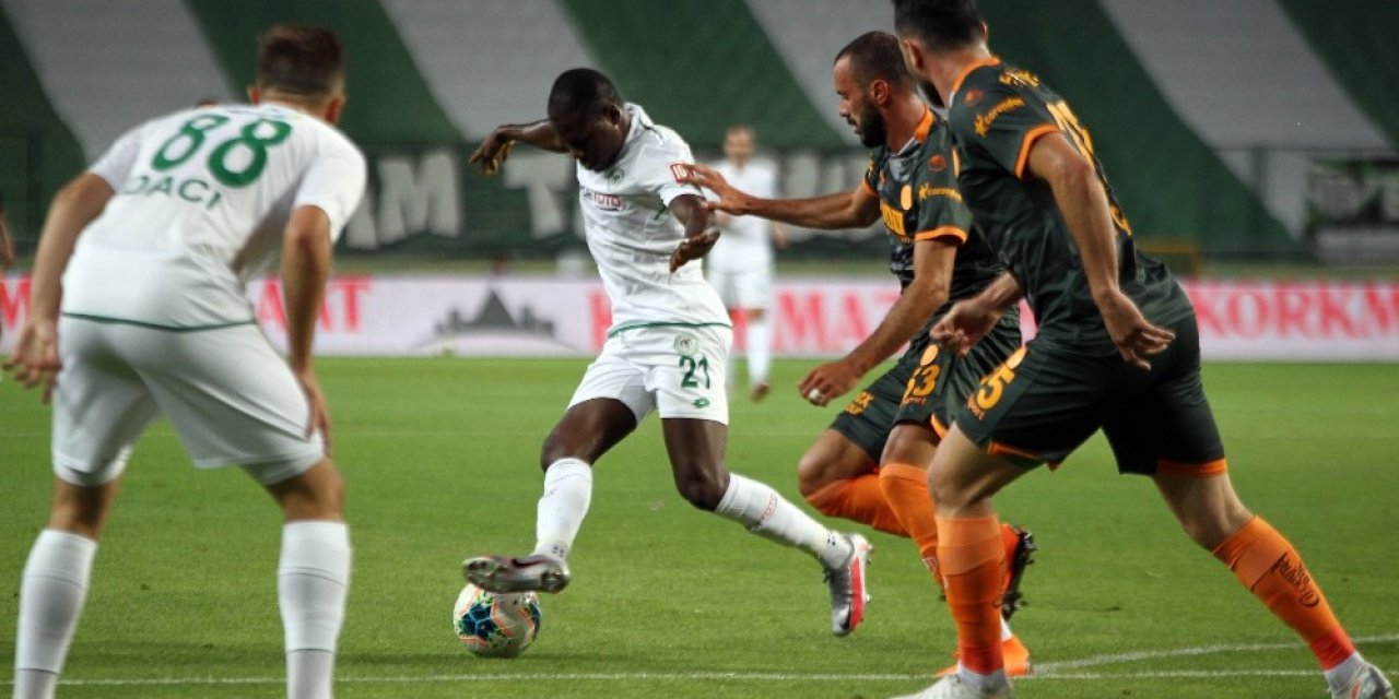 Konyaspor ilk yarıyı 2- 0 üstünlükle tamamladı
