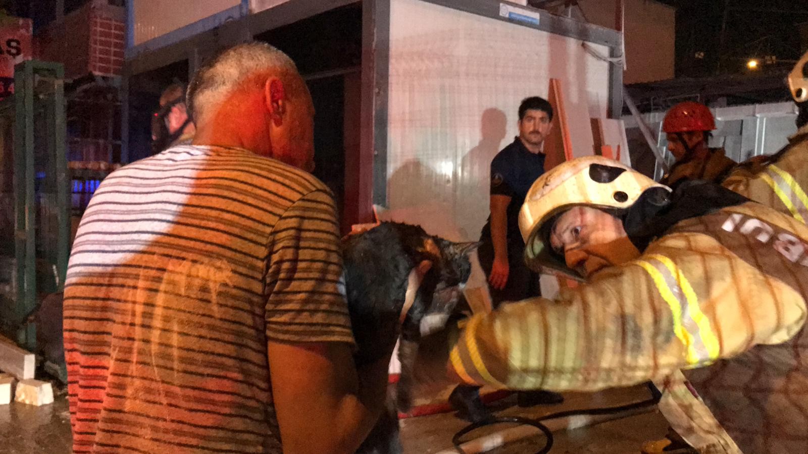 İşçilerin bulunduğu konteyner alev aldı