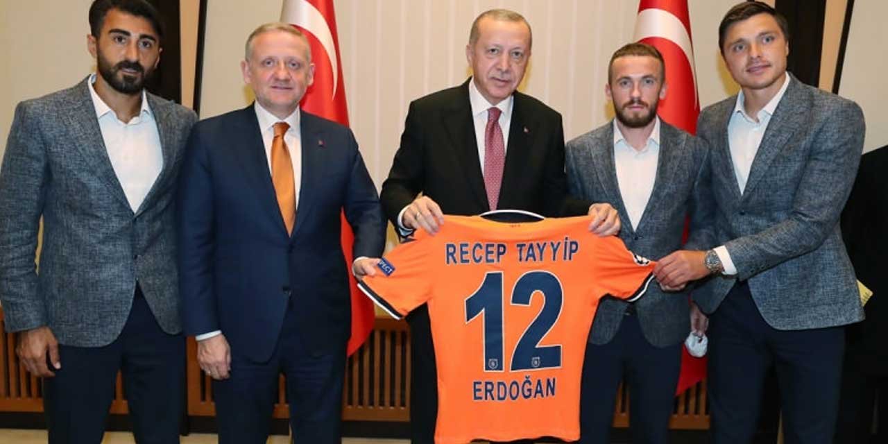 Cumhurbaşkanı Erdoğan'dan Başakşehirli futbolcuya 4 çocuk tebriği