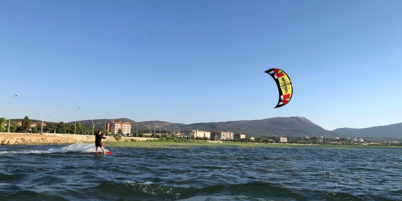 Konya'da uçurtma sörfü heyecanı! Karaburun'da da yapılabilecek