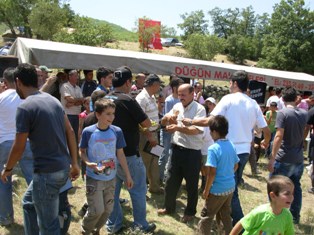 3 haneli köyde bahar şenliği