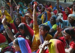 Üç kadından ikisine taciz