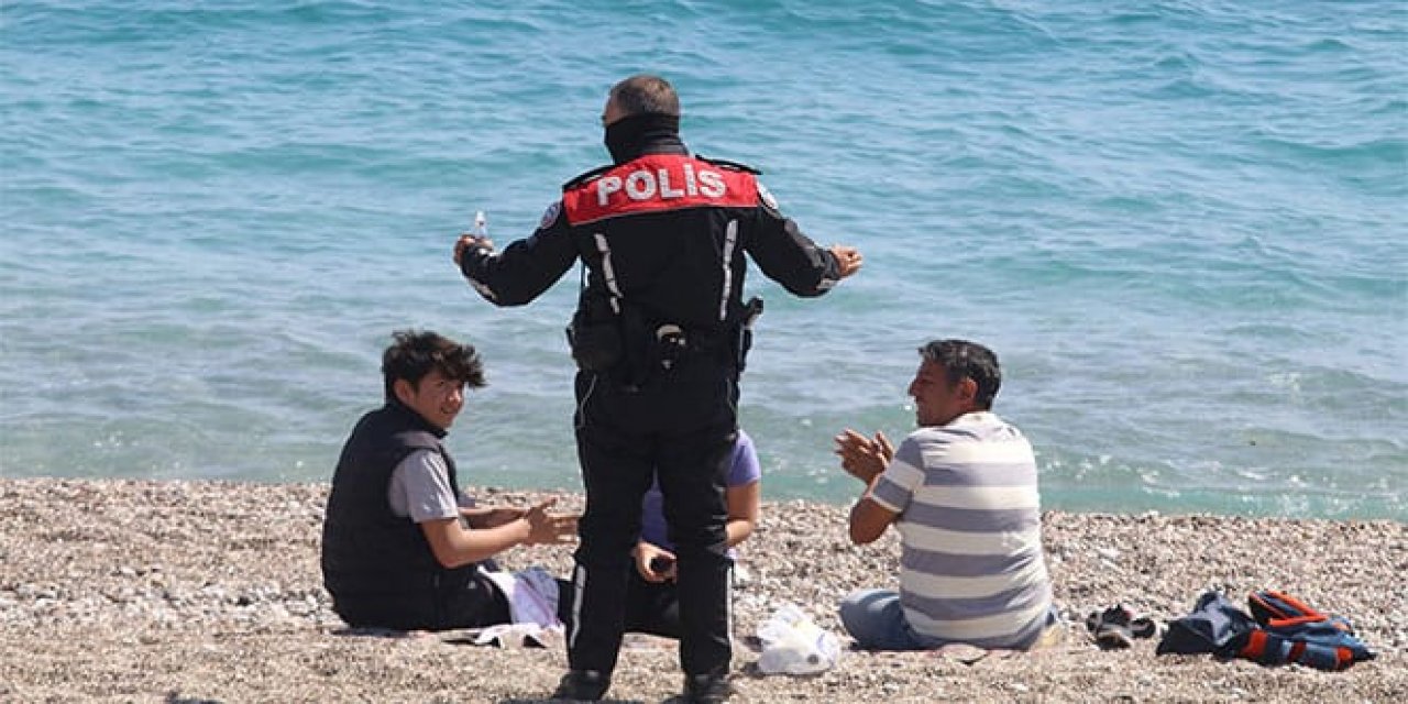 Sağlık Bakanı Koca tatilcileri uyardı! Birinci dalga sahillere indi